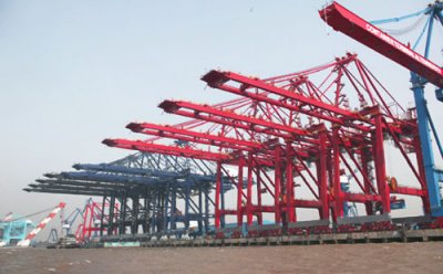 舞陽鋼廠建功振華港機長興島基地